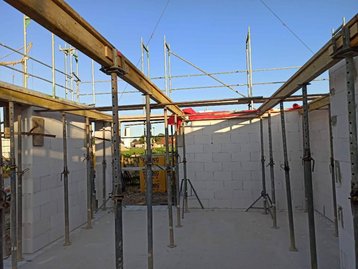 Erdgeschoss eines Rohbaus