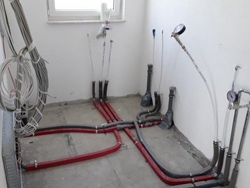 Rohinstallationen in einem Neubau