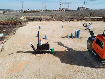 Rüttler auf Grundstück