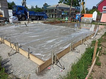 frische Bodenplatte für einen Neubau