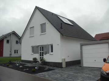 fertiges Haus mit Garage