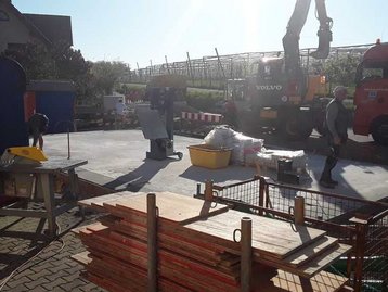 Arbeiten an der Bodenplatte eines Hauses