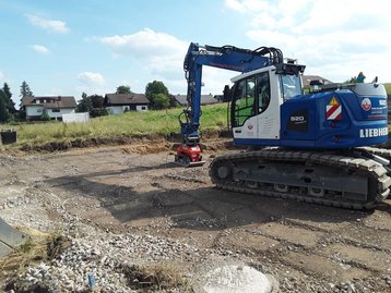 Bagger auf Baugrundstück
