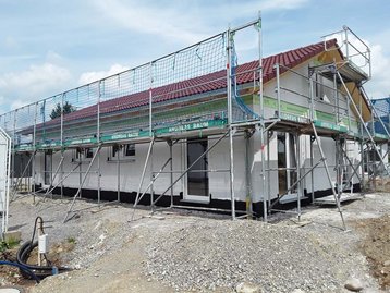 Bungalow 100 mit Gerüst