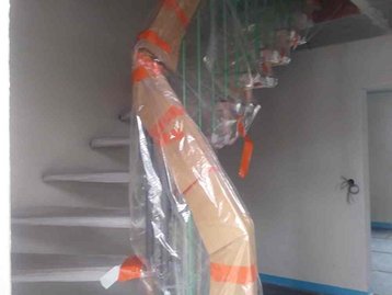 Wendeltreppe in neu gebautem Haus