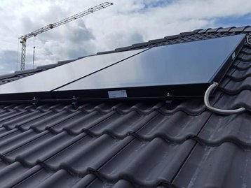 Solarpanele auf einem Hausdach