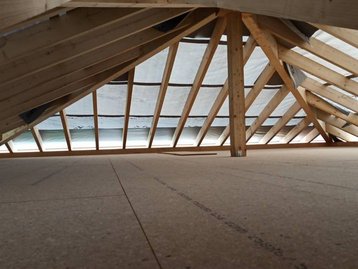 Unfertiger Dachstuhl eines Hauses