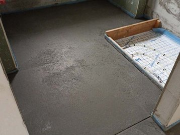 Estrich in einem Bad