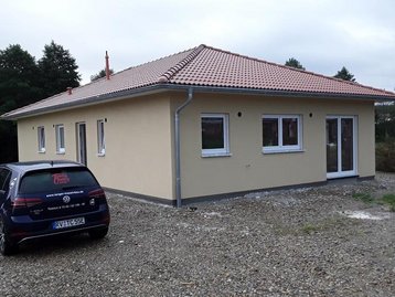 Bungalow 131 mit Auto daneben