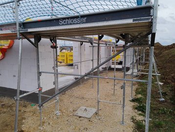 Baustelle Haus mit Gerüst 