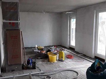 Innenraum Baustelle mit Malerutensilien