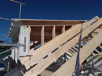 Holzbalken für Dachstuhl