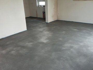 Estrich in einem neuen Raumwunder 100