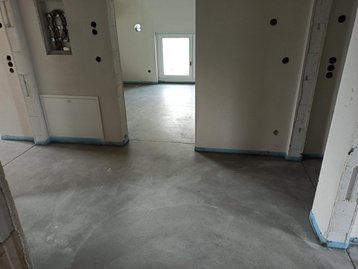 Rohbau von innen mit Estrich