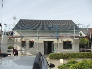 Neubau mit Gerüst