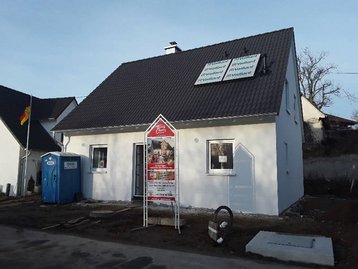 fertiggestelltes Flair 125 mit Bauschild