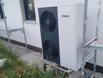 Luft-Wärmepumpe an eine Haus