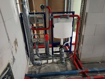 Rohinstallationen in einem Neubau