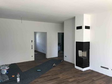 Wohnzimmer mit Kamin