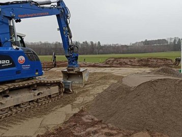 Bagger auf einem Baugrundstück