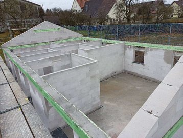 Erdgeschoss eines unfertigen Hauses