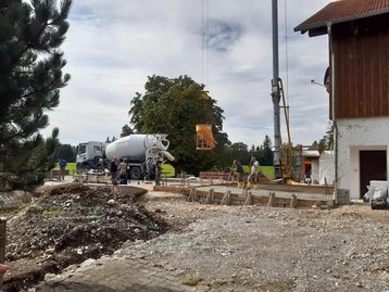 Baustellenfahrzeug auf Baustelle