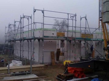 Erdgeschoss mit Baugerüst