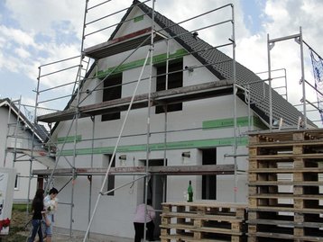 Haus mit Baugerüst