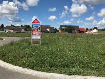 Baugrundstück mit Schild