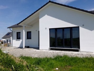 fertiggestellter Bungalow 108 Seitenansicht