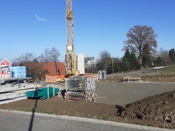 Baugrundstück mit Kran