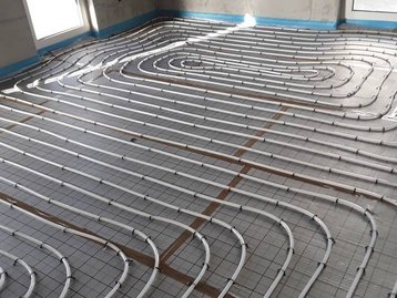 Unfertige Fußbodenheizung